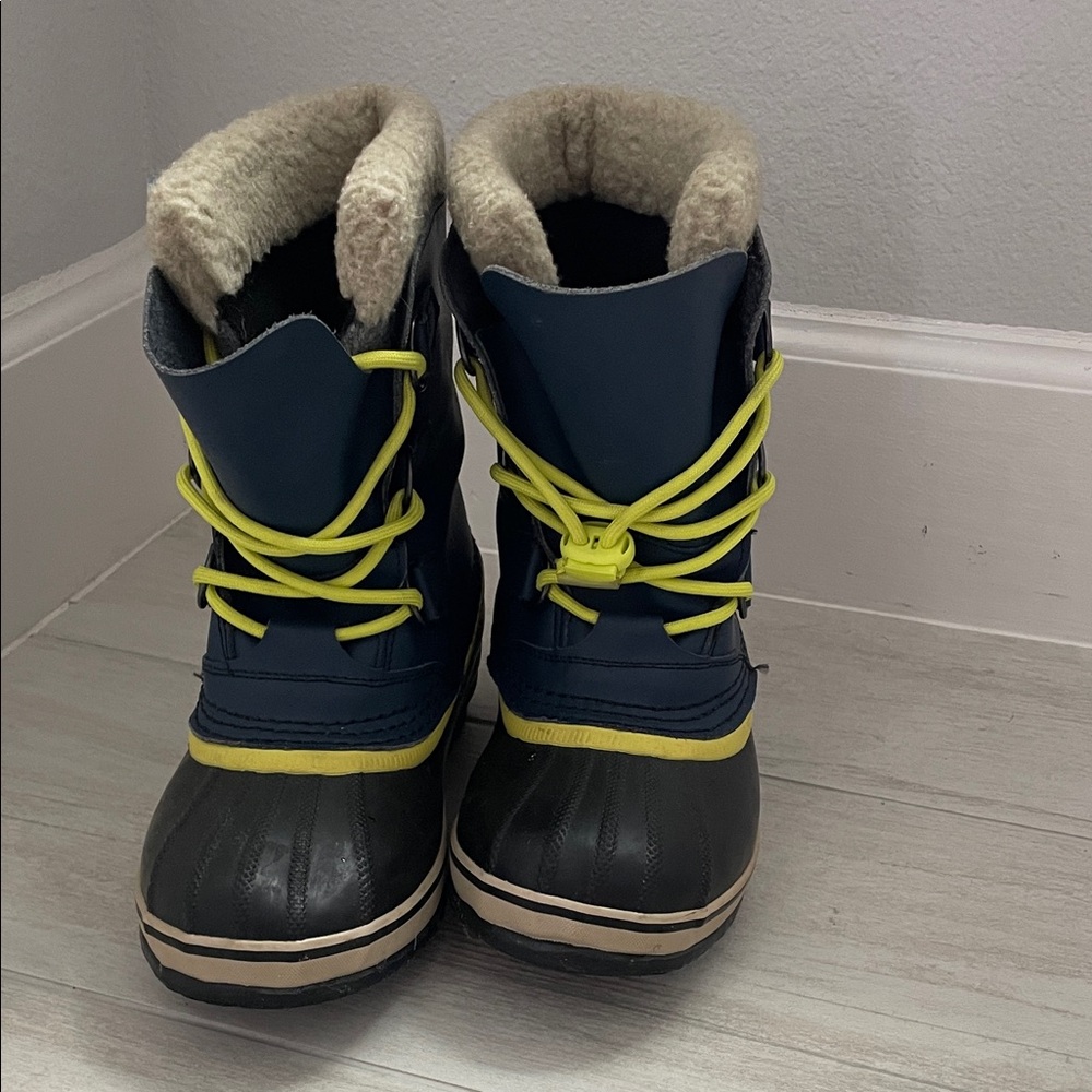 Sorel Kids Snow Boots - Navy and Lime size 4